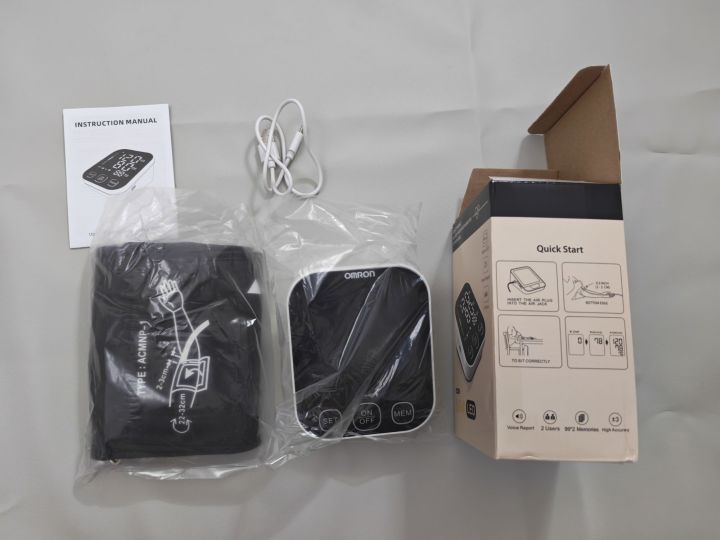 Omron%20Blood%20pressure%20meter%20fully%20automatic%20USB%20powered%20/%20Rechargeable%20-%20Image%204