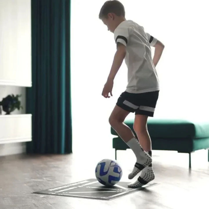 90cm%20Football%20Training%20Mat%20Durable%20Non%20Slip%20Foldable%20Kids%20Adults%20Dribble%20Training%20Mat%20Football%20Training%20Indoor%20Ourdoor%20Equipment%20-%20Image%205