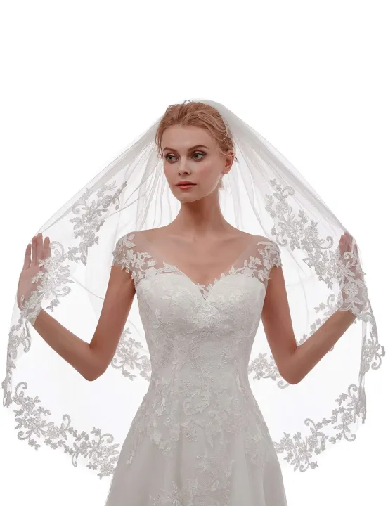 Women's%20Short%202%20Tier%2060/80%20cm%20Lace%20Wedding%20Bridal%20Veil%20With%20Comb%20Two%20Layers%20Bride%20Veils%20-%20Image%203