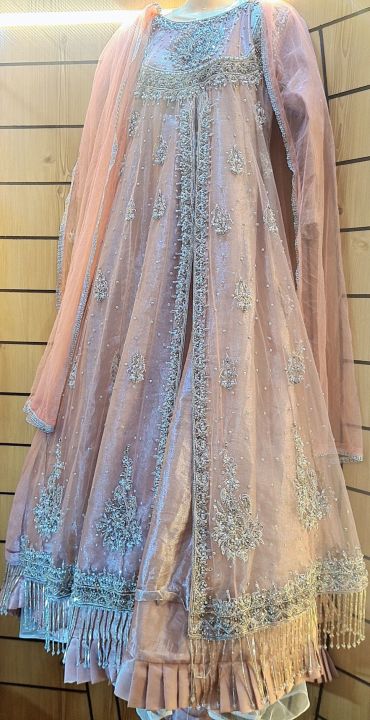 Jaly%20clothes%20with%20Hand%20made%20kar%20clear%20silaiey%20with%20sleeves%20,lace%20and%20back%20design%20are%20very%20trending%20and%20fashionable%20with%20beautiful%20Two%20step%20lace%20-%20Image%206