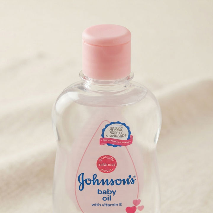 Baby%20Oil%2050ml%20with%20Vitamin%20E%20Gentle%20Formula%20For%20Babies%20Skin%20and%20Hair%20Suitable%20For%20Everyday%20Baby%20Care%20Routine%20-%20Image%203