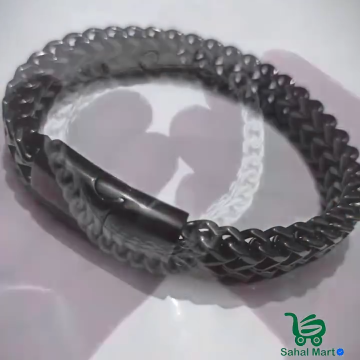 Elegant Men's Fashion Bracelet with Geometric Pattern and Alloy Material