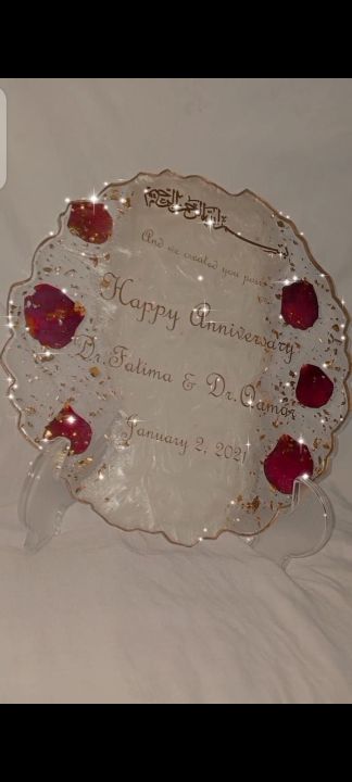 Resin%20Anniversary%20plate%20with%20stand%20-%20Image%202