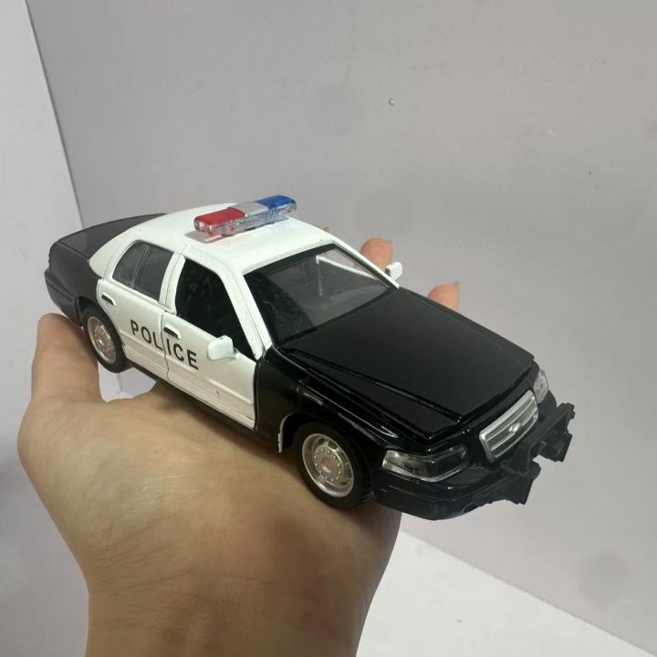 Victoria%20Crown%20police%20car%20and%20taxi%20simulation%20alloy%20models,%20collectible%20toy%20cars%20for%20teenagers,%20perfect%20as%20a%20New%20Year's%20gift.%20-%20Image%205
