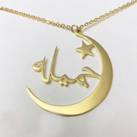 Customized%20Half%20Moon%20Arabic%20Name%20Locket%20for%20Girls,%20Pendant%20for%20Unisex%20-%20Image%203