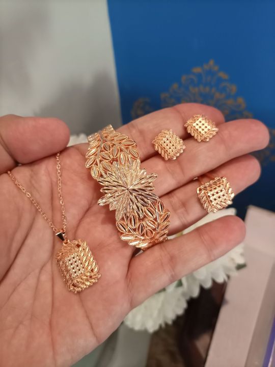 Jewellery%20Set%20-%20Image%203