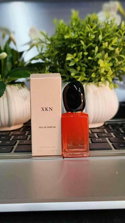 Luxurious%20Brand%20unisex%20Perfume%20Long%20Lasting%20Fragrance%20Sweet%20Floral%20And%20Fruity%20Scent%20Body%20Spray%20(7.5%20ml)%20-%20Image%204