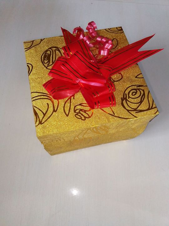 Magic%20Gold%20Chocolate%20Gift%20Box%20with%20Ladies%20Watch%20-%20layer%20Uncommon%20-%20Gold%20-%20Image%203