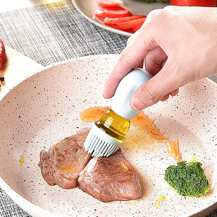 Portable%20Kitchen%20Oil%20Bottle%20Silicone%20Brush%20Control%20Quantitative%20With%20Barbecue%20Spray%20Bottle%20For%20BBQ%20Cooking%20Baking%20Oil%20Dispenser%20-%20Image%206