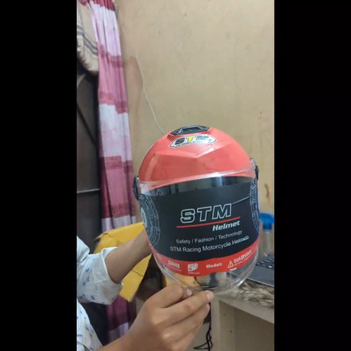 Baby Bike Icon Helmet for Boys & Girls (3-12 Years) in Vibrant Red: Safeguard Your Young Riders with Confidence and Flair