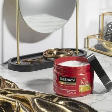 Tresemme%20Keratin%20Smooth%20Deep%20Smoothing%20Mask%20-%20300%20m%20-%20Image%204
