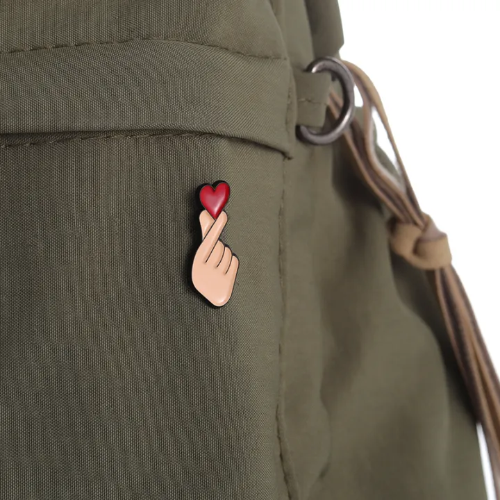 Hand%20Heart%20Gesture%20%20Enamel%20Pins%20Custom%20Sign%20Language%20Brooches%20Lapel%20Badges%20Jewelry%20%20for%20Lover%20-%20Image%205