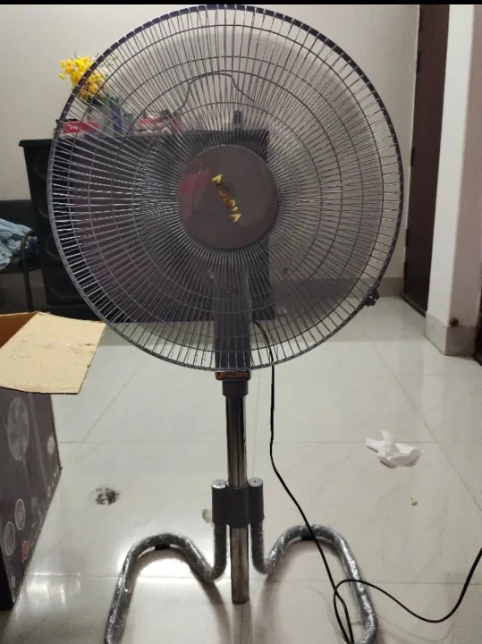VISION%20Heavy%20Stand%20Fan-Trendy-Gray%205%20Blades-18"%20-%20Image%203