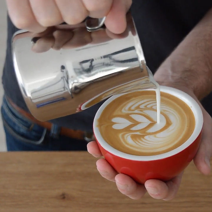 Coffee%20Milk%20Jug%20Easy%20Pour%20Spout%20Espresso%20Milk%20Cup%20Stainless%20Steel%20Europa%20Professional%20Milk%20Pitcher%20Steaming%20Jug%20300/450/700ml%20-%20Image%206