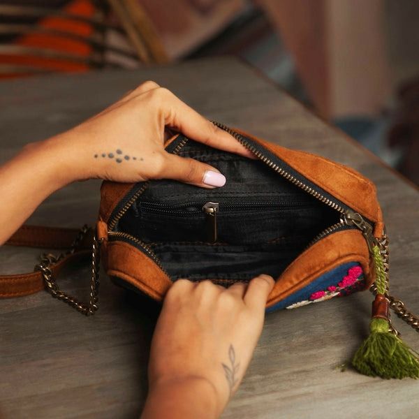 Crossbody%20Shoulder%20Bag%20For%20Girls%20New%20Embroidery%20Trendy%20Handbag%20Ethnic%20Style%20Ladies%20Handbag%20New%20design%C2%A0%20purse%20Jannat%20Store%20-%20Image%203