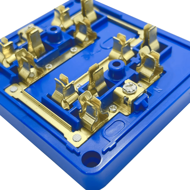 4%20Wall%20Mount%20floating%20plug%2016A%20250V%20Halloween%20Vena%20-%20Image%204