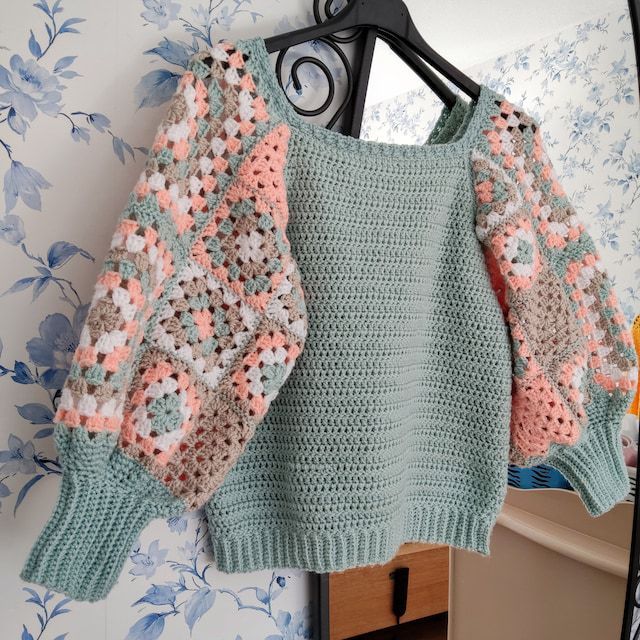 Handmade%20Granny%20Tee%20Crochet%20Crop%20top%20for%20girls%20-%20Image%202