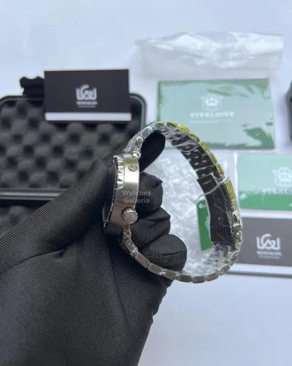 Steeldive%20Tuna%20Marineengineer%20Diver%20Watch%20with%20Engineer%20Bracelet%20Classy%20Diving%20Watch%20upto%20300m%20Automatic%20Japan%20Seiko%20Nh35A%20Movement%20Heavy%20Weight%20Big%20Dial%20Watch%20for%20Men%20-%20Image%205