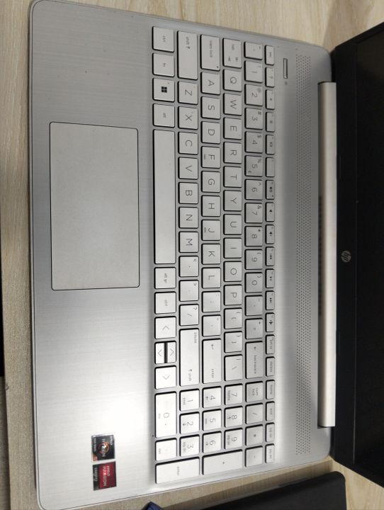 HP%20laptop%20(Ryzen%205%205500%20u%20with%20Reno%20Graphic)%20-%20Image%204
