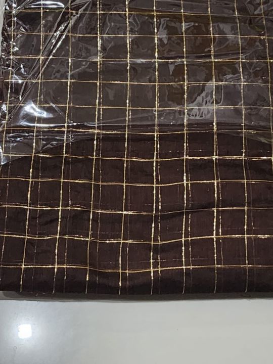 Indian%20Cotton%20Silk%20Check%20Saree%20with%20Blouse%20Piece%20-%20Traditional%20and%20Elegant%20Saree%20Ensemble%20-%20Image%202
