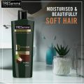 Tresemme Shampoo 400ml Botanique Nourish & Replenish With Coconut Oil & Aloe Vera Shampoo.