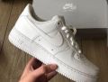NIKE AIR FORCE 1 TRIPLE WHITE. 