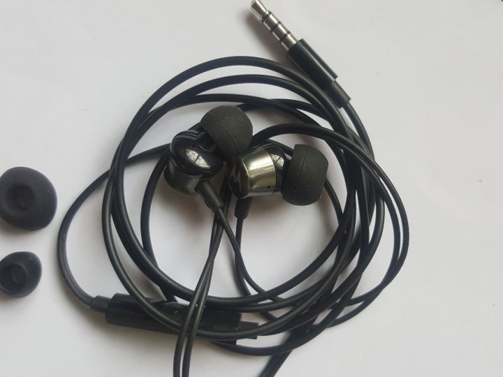 Motorola Handsfree with Mic, Noise Cancellation, Sweatproof