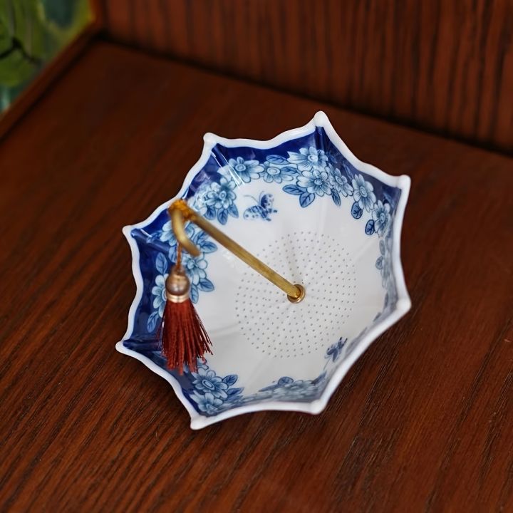1pc%20Ceramic%20Tea%20Strainer%20-%20Blue%20&%20White%20Umbrella%20Design%20with%20Tassel,%20Compact%20for%20Office/Home%20Decor,for%20Kung%20Fu%20Tea%20Sets%20-%20Image%205