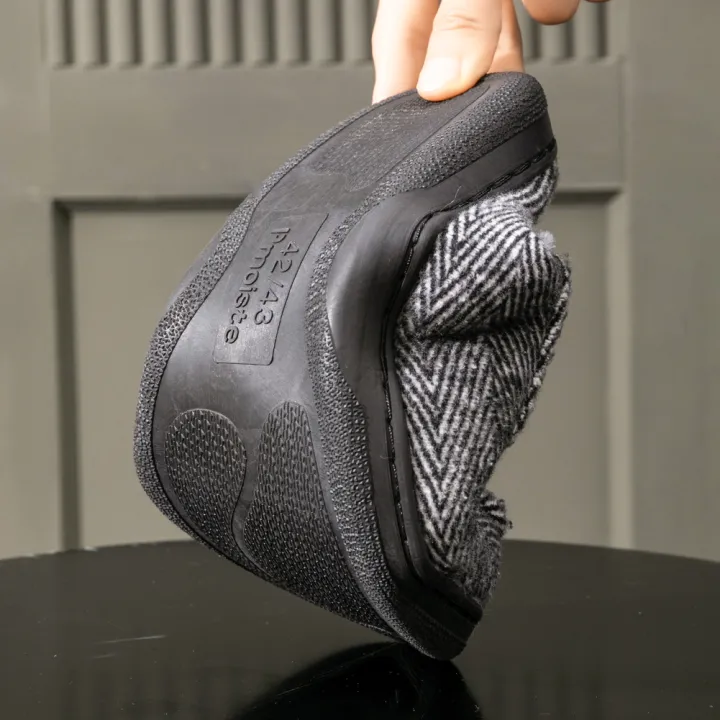 Luxury%20Woolen%20Slippers%20for%20Men%20With%20TPR%20Sole%20Memory%20Foam%20Platform%20Warm%20Soft%20Cushion%20Non%20Slip%20Plaid%20Design%20House%20Shoes%20-%20Image%205