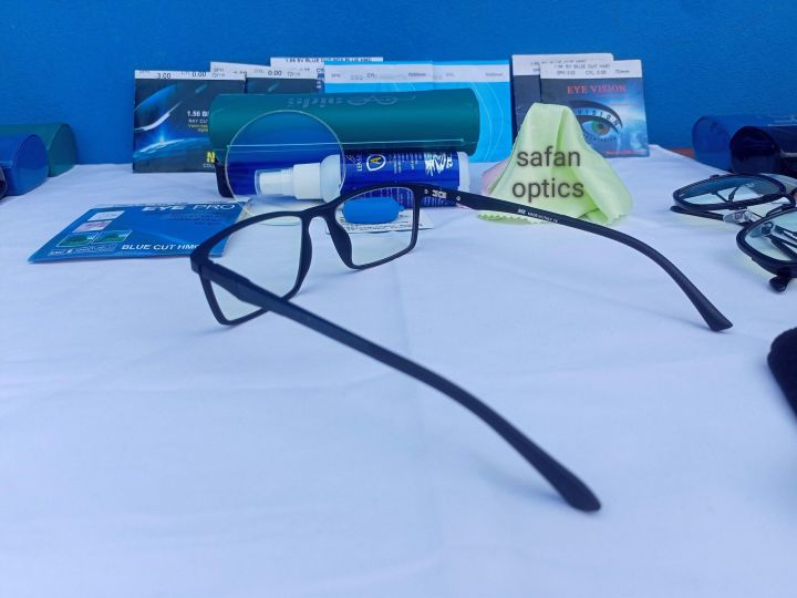 anti%20Blue-ray%20glass%20with%20TR-90%20optical%20fibre%20frame%20lens%20cleaner%20blue%20cut%20lens%20testing%20kit%20and%20waper%20cloth%20frame%20store%20box%20free%20save%20your%20eyes%20from%20computer%20mobile%20blue%20light%20-%20Image%203