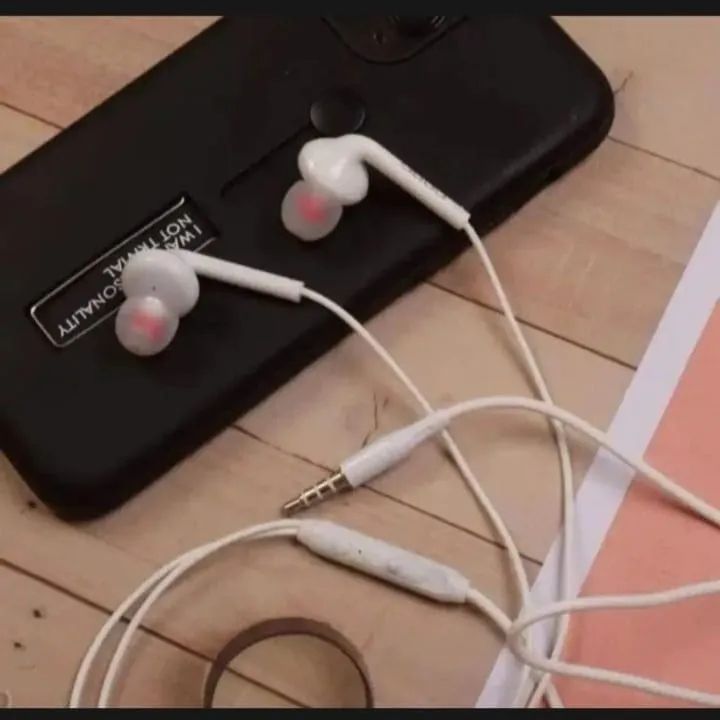 Wired%20Earphones%20with%20Mic%20Deep%20Bass%203.5mm%20Jack%20Noise%20Isolating%20for%20Android%20Devices%20-%20Image%203