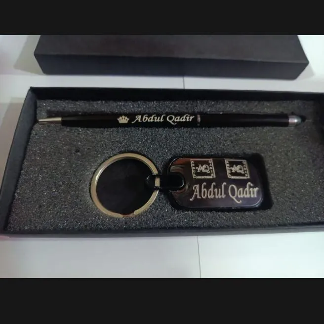 Customized%20your%20name%20engraving%20pen%20and%20keychain%20with%20best%20gift%20box%20packing%20-%20Image%202