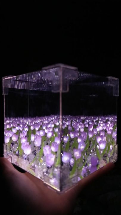 Infinity%20Cube%20Tulip%20Lamp%20-%20Image%2010