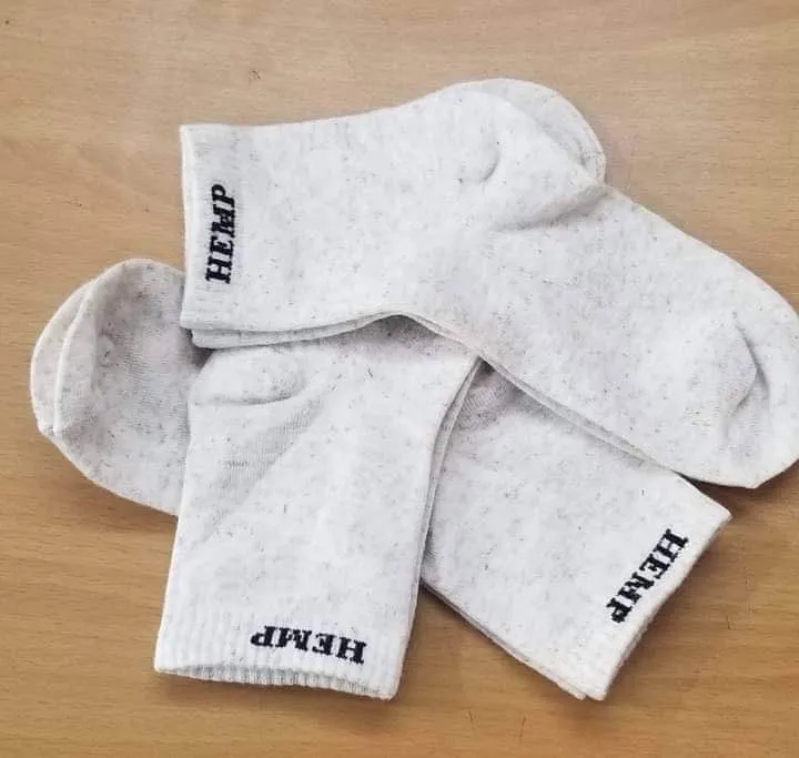 Unisex%20Eco-Friendly%20Hemp%20Socks%20for%20Men%20&%20Women%20%7C%20Sustainable%20&%20Odor-Resistant%20-%20Image%203