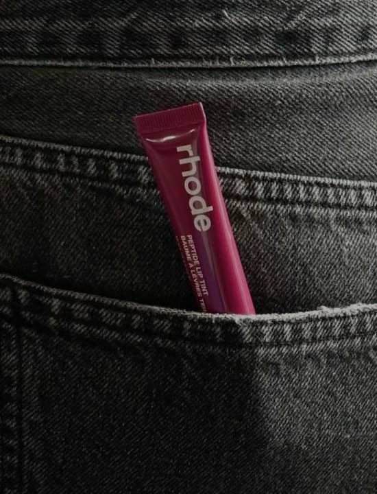 Rhode%20Lip%20Gloss%20%7C%20Lip%20Balm%20%7C%20Lipstick%20Lipgloss%20%7C%20Rhode%20Peptide%20Lip%20Tint%20%7C%20Long%20Lasting%20Lipstick%20%7C%20Moisturizing%20Lip%20Balm%20%7C%20Rhode%20Lip%20Peptide%20Shades%20%7C%20Shiny%20Lips%20Gloss%20%7C%20%20Non%20-%20Sticky%20Lip%20Gloss%20%7C%20Makeup%20Lipsticks%20%7C%20Make%20up%20Lip%20Gloss%20-%20Image%205