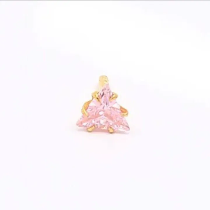 Black%20Triangle%20Nose%20Pin%20For%20Women%20-%20Image%203