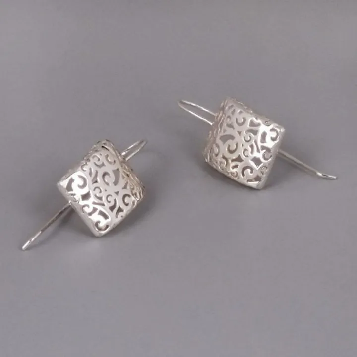 Sterling%20Silver%20Filigree%20Earrings%20%20Intricate%20Cut%20Out%20Design%20Hypoallergenic%20Durable%20Gift%20for%20Mother%20Anniversary%20Birthday%20-%20Image%204