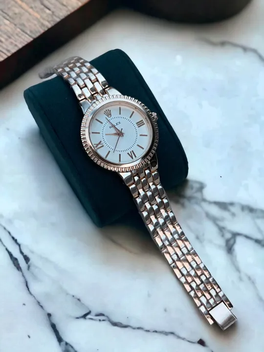 High-quality%20Fritillary%20Diamond%20Women's%20Watch%20Luxury%20Niche%20Light%20Luxury%20Simple%20Round%20Small%20Exquisite%20Elegant%20Bracelet%20Watch%20-%20Image%207