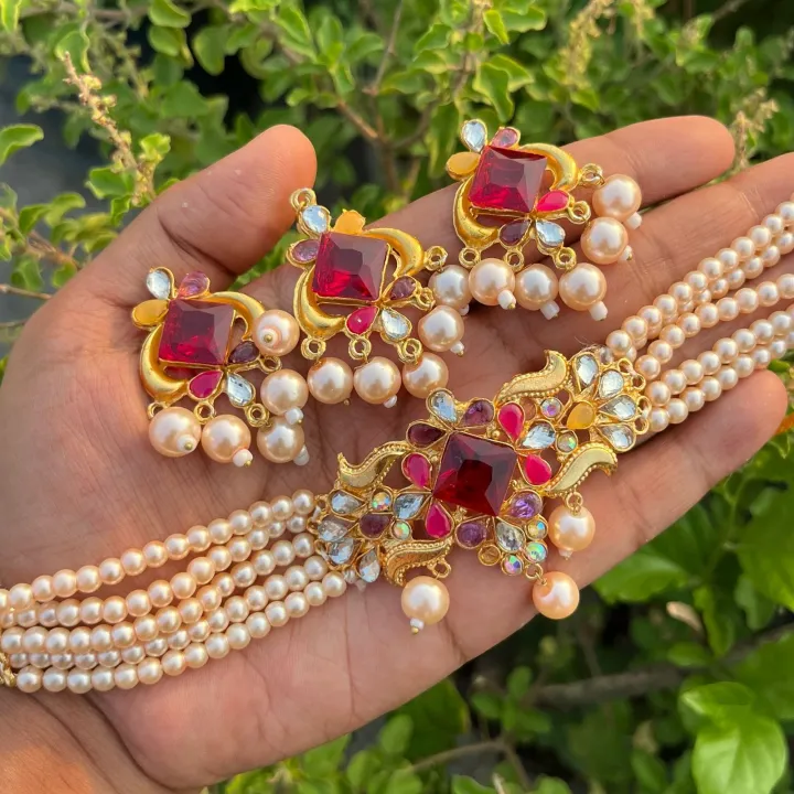 Pearl%20Choker%20Set%20With%20Tikly%20for%20Girls%20And%20Women%20-%20Image%202