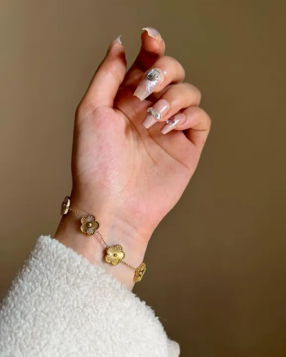 Four%20petals%20delicate%20Bracelet%20Clover%20Four%20Leaf%20Bracelet%205%20Motif%20Bracelet%20Clover%20Bracelet%20-%20Image%204
