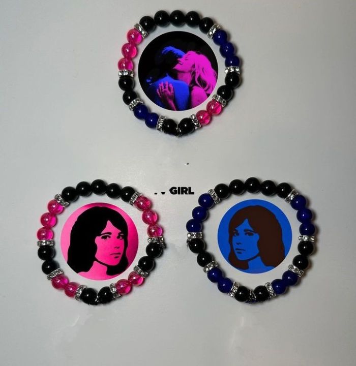 trending%20TV%20girl%20matching%20bracelets%20-%20Image%202