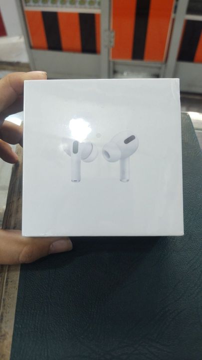 airpod pro with wirless charging case designed by apple in California made in japan