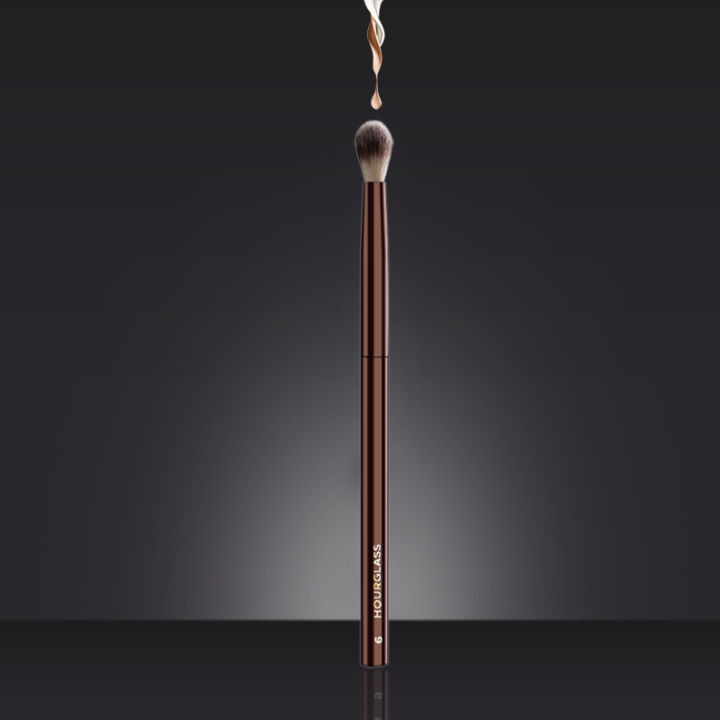 Hourglass%20Makeup%20Brush-%20No.6%20Tapered%20Blender%20Brush%20Soft%20and%20Skin-friendly%20Fiber%20Hair%20Fashion%20Design%20Single%20Eye%20Brush%20-%20Image%206