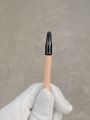 Non-Blooming Long-Lasting Concealer Pen. 