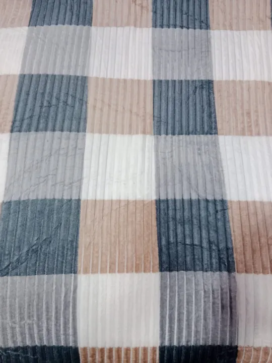 Luxury%20Featherlite%20Blanket%20-%20Dubai%20Edition%20-%20Image%208