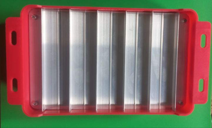 30%20Amp%20Solar%20Charge%20Controller%20with%204%20USB,%20Heat%20Sink%20and%20LED%20Display%20-%20Image%204