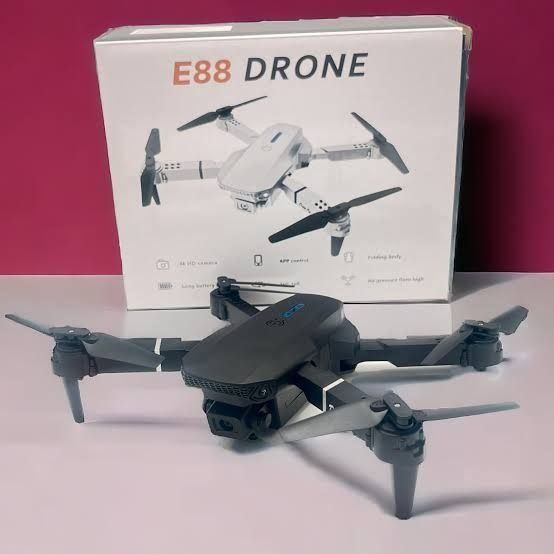 E88%20evo%20with%20Dual%20Camera%20Drone%20-%20Image%203