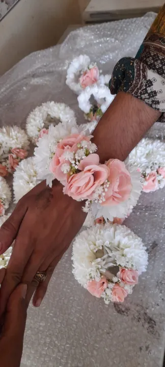 gajra%20kangan%20bangle%20artificial%20flowers%20pink%20and%20white%20imported%20floral%201%20hand%201%20peice%20-%20Image%206