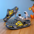 Boys' summer cartoon leisure beach garden cave shoes, comfortable and lightweight, non slip sandals.