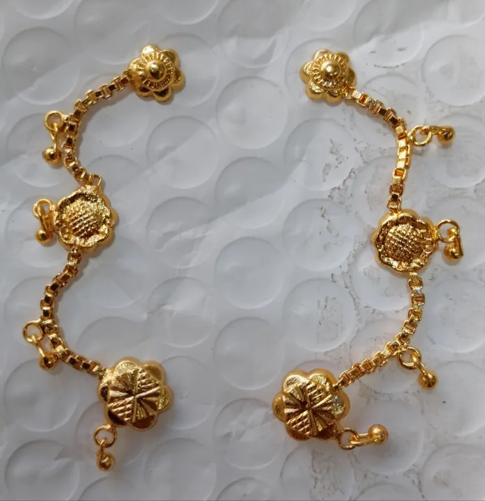 Trendy%20Gold-Plated%20Chain%20Tops%20for%20Ladies%20&%20Girls%20%E2%80%93%20Stylish%20Floral%20Design%20Earrings%20(Multiple%20Variations)%20-%20Image%203